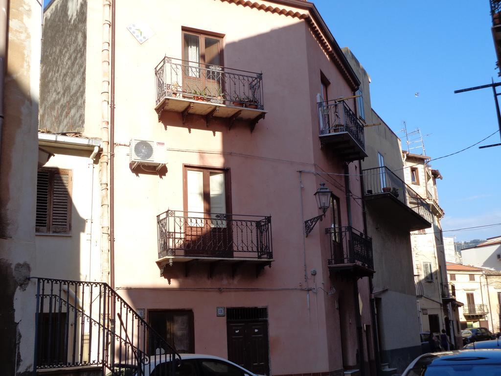 Casa Luigi Sergio - Affitto Breve Apartment Santo Stefano di Camastra Room photo